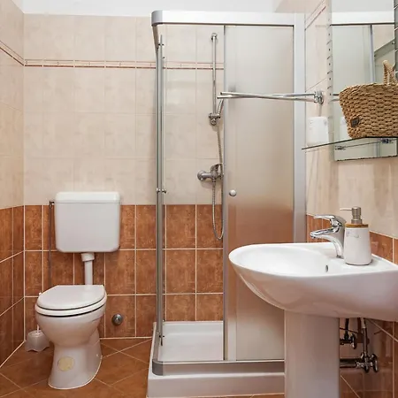 Aldore In Central Istria For 6 Persons With Private Pool ヴィラ Čabrunići