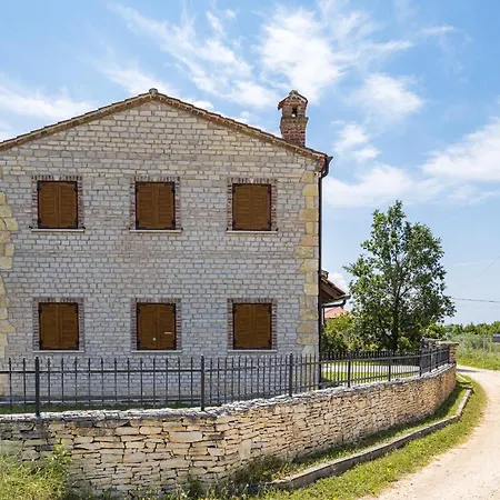 Aldore In Central Istria For 6 Persons With Private Pool ヴィラ Čabrunići