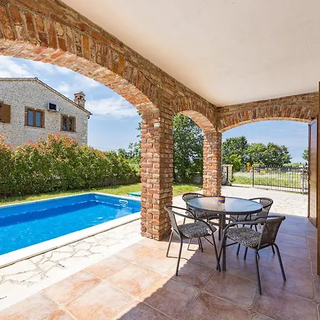 ヴィラ Aldore In Central Istria For 6 Persons With Private Pool